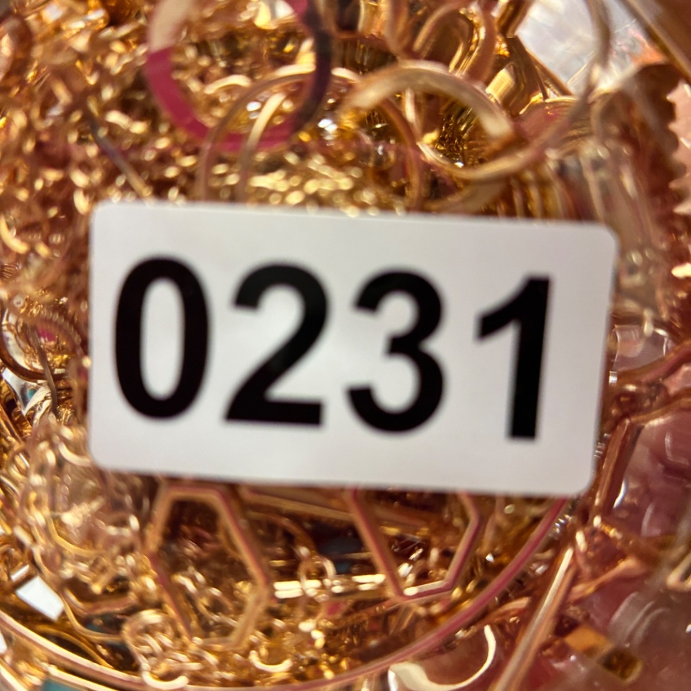 Mystery Treasure 12 oz Jar - Lot 0231 - Picture 6 of 6